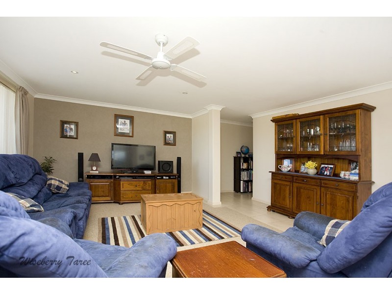 4 Flagtail Avenue, Old Bar NSW 2430