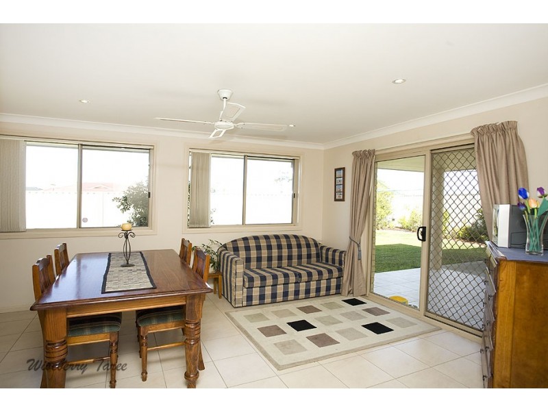 4 Flagtail Avenue, Old Bar NSW 2430