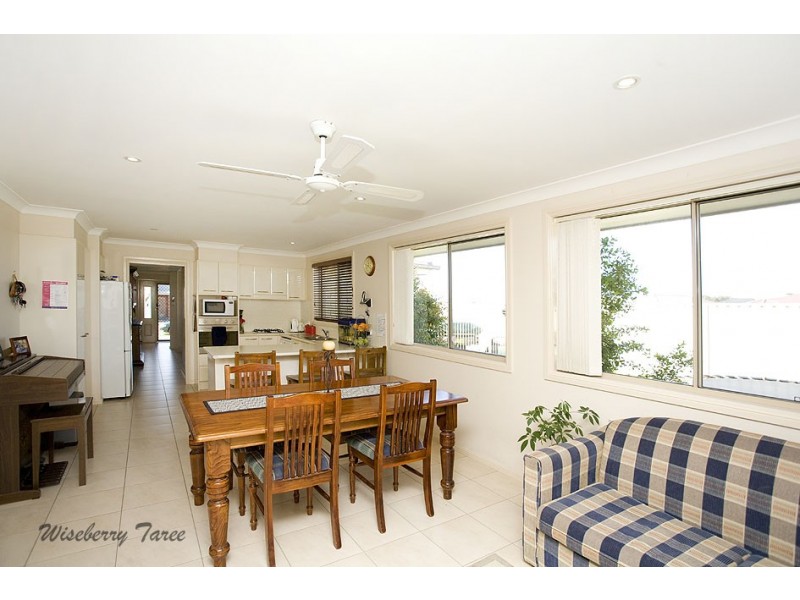 4 Flagtail Avenue, Old Bar NSW 2430