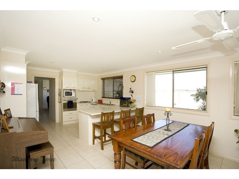 4 Flagtail Avenue, Old Bar NSW 2430