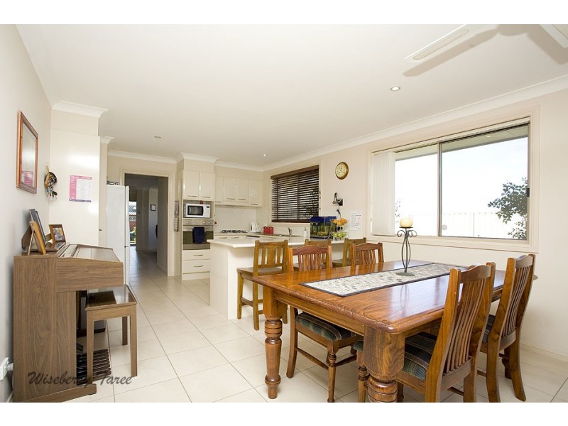 4 Flagtail Avenue, Old Bar NSW 2430