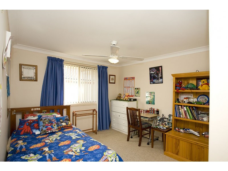 4 Flagtail Avenue, Old Bar NSW 2430