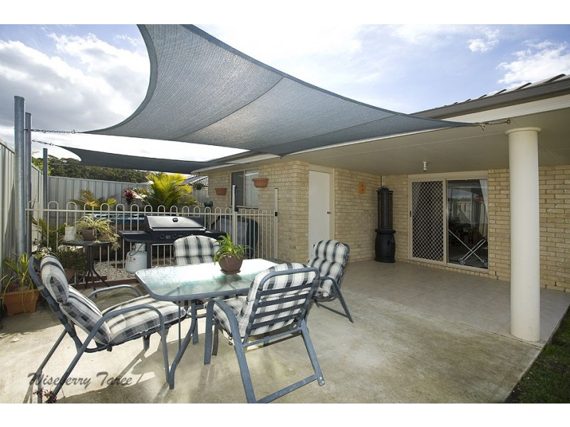 4 Flagtail Avenue, Old Bar NSW 2430