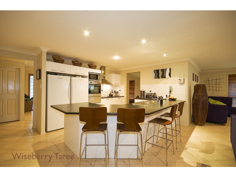 25 Shantull Drive, Wallabi Point NSW 2430