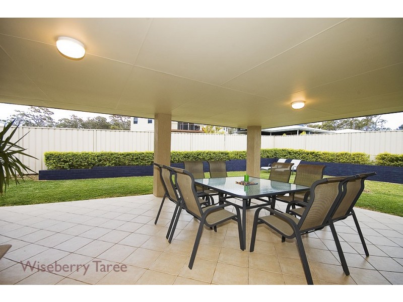 25 Shantull Drive, Wallabi Point NSW 2430