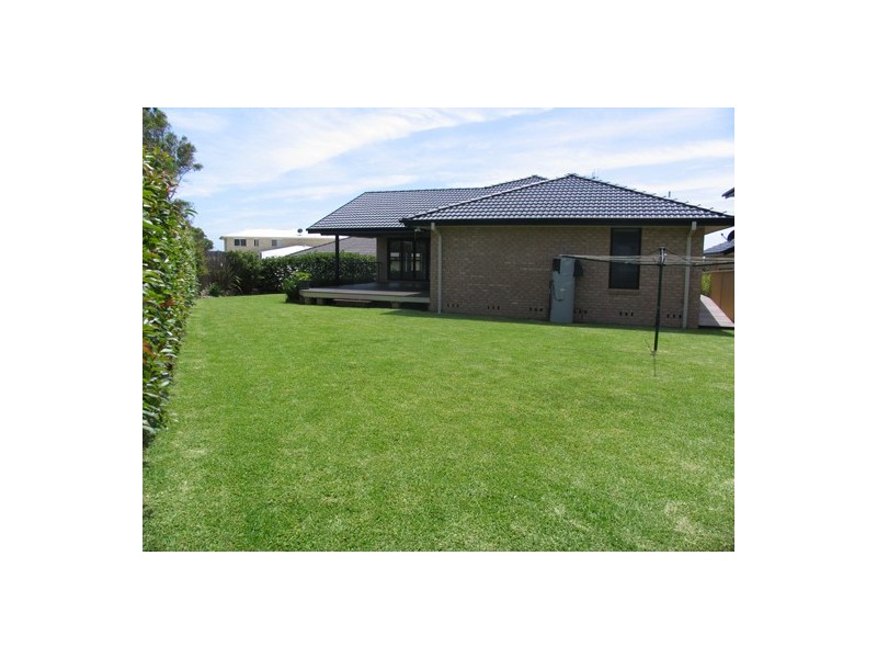 30 Mistrall Place, Old Bar NSW 2430