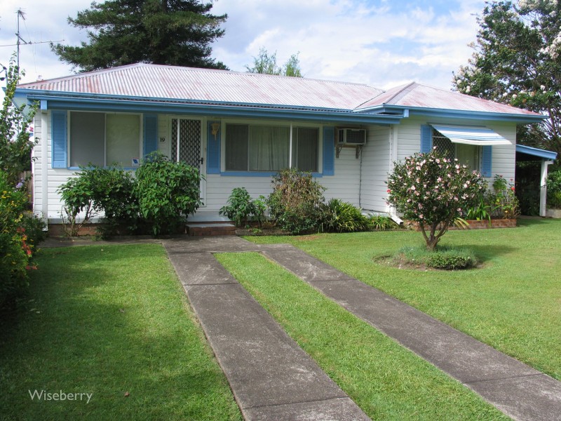19 Railway Parade, Taree NSW 2430