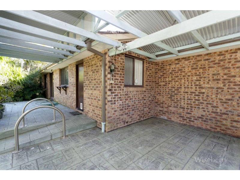 128 Old Bar Road, Old Bar NSW 2430