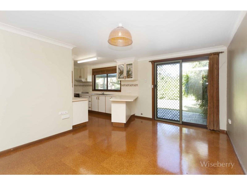 128 Old Bar Road, Old Bar NSW 2430