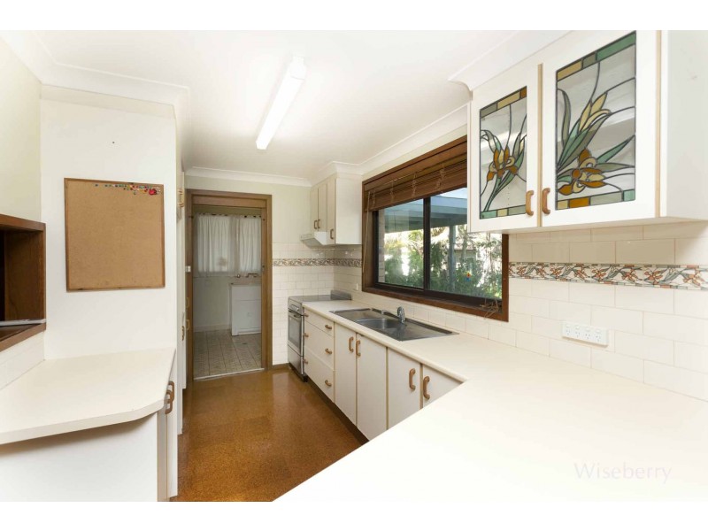 128 Old Bar Road, Old Bar NSW 2430