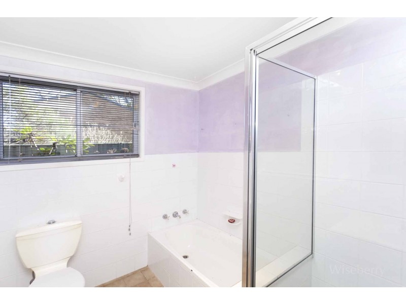 128 Old Bar Road, Old Bar NSW 2430
