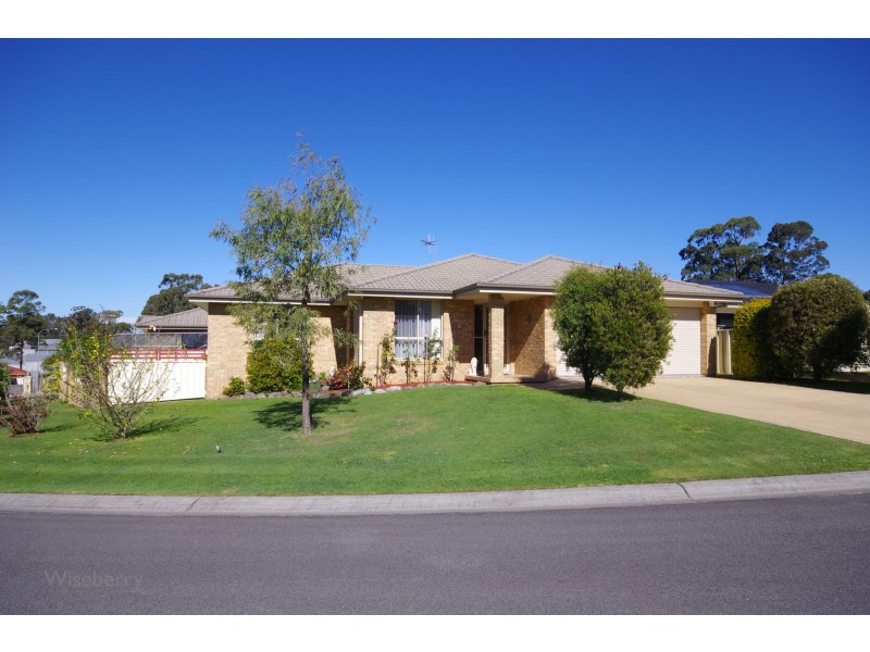 8 Melaleuca Place, Taree NSW 2430