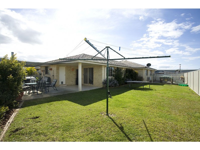 4 Flagtail Avenue, Old Bar NSW 2430