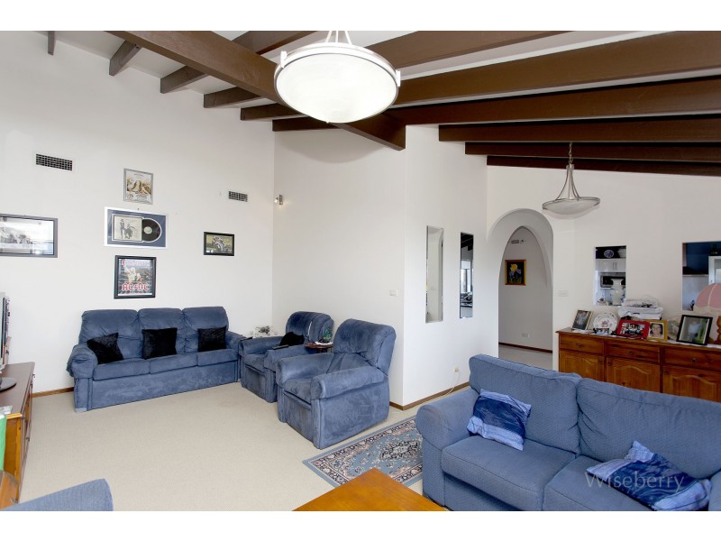 35 Pacific Parade, Old Bar NSW 2430