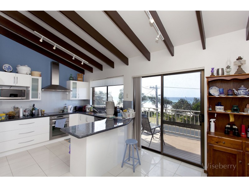 35 Pacific Parade, Old Bar NSW 2430