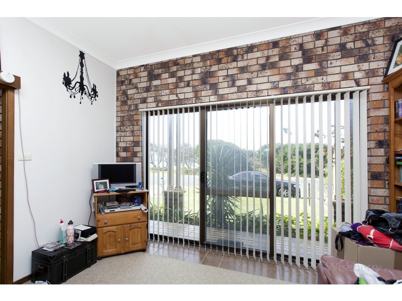 35 Pacific Parade, Old Bar NSW 2430