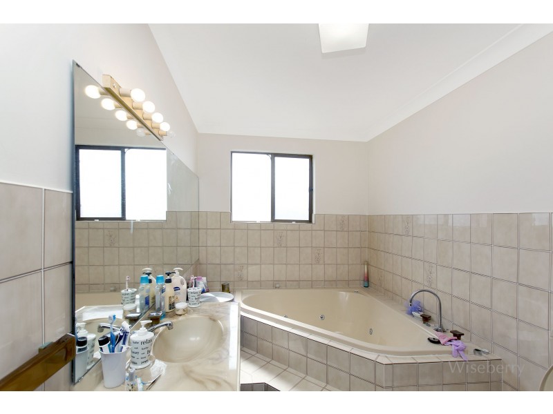 35 Pacific Parade, Old Bar NSW 2430