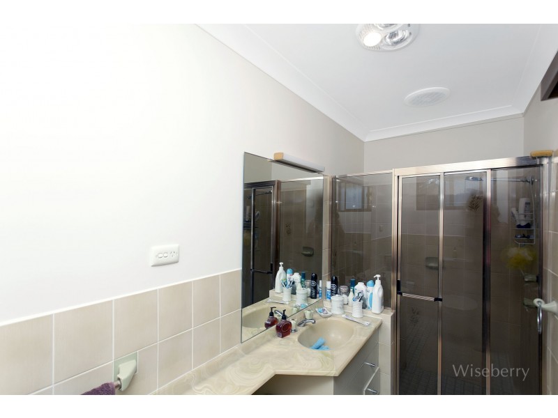 35 Pacific Parade, Old Bar NSW 2430