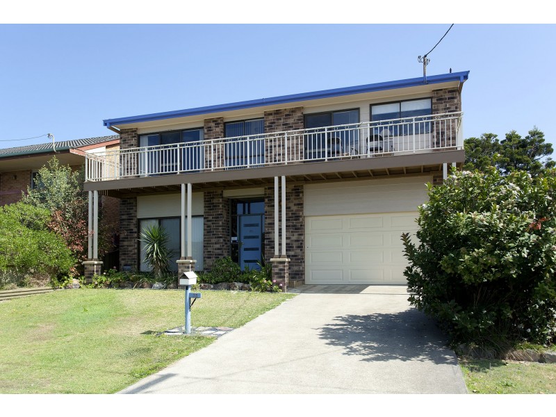 35 Pacific Parade, Old Bar NSW 2430