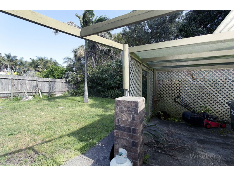 35 Pacific Parade, Old Bar NSW 2430