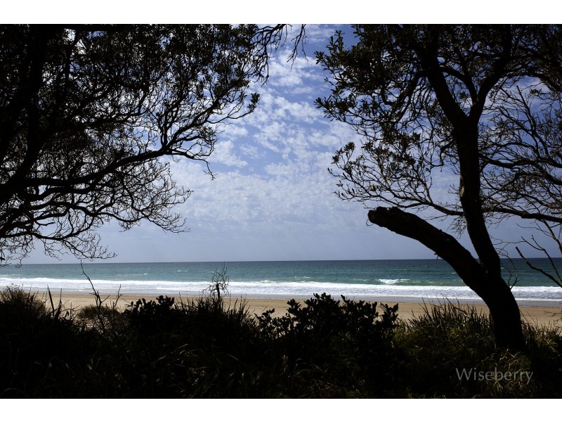 35 Pacific Parade, Old Bar NSW 2430