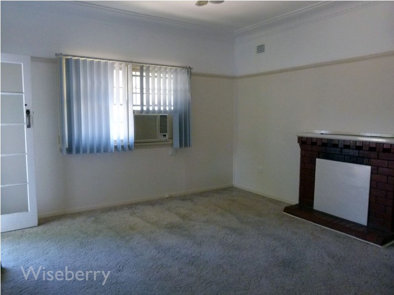 8 Latham Avenue, Taree NSW 2430