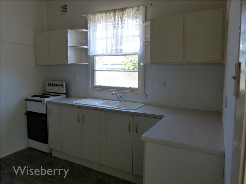 8 Latham Avenue, Taree NSW 2430