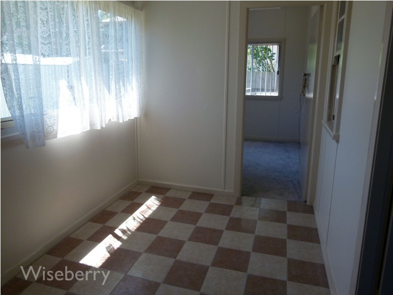 8 Latham Avenue, Taree NSW 2430
