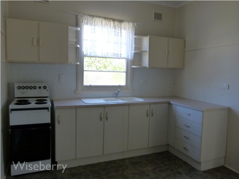 8 Latham Avenue, Taree NSW 2430