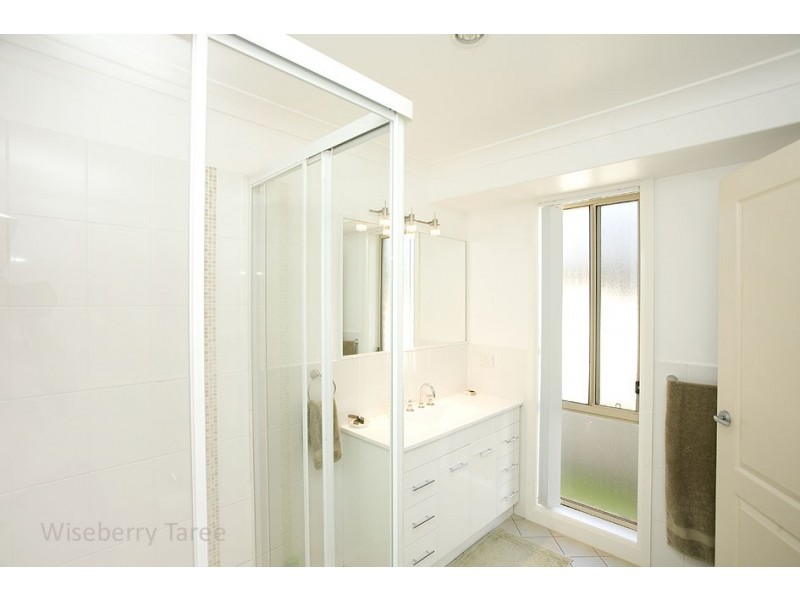17 John Hall Drive, Taree NSW 2430