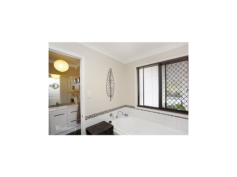 52 Gracelands Place, Pampoolah NSW 2430