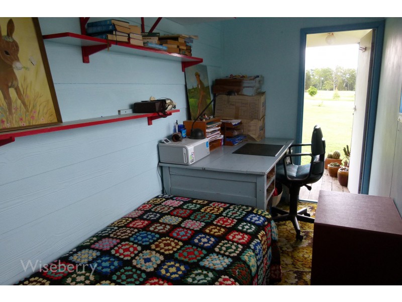 424 Careys Road, Hillville NSW 2430