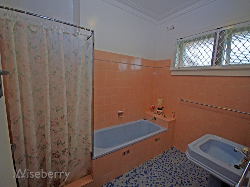 6 Hinten Cresent, Taree NSW 2430