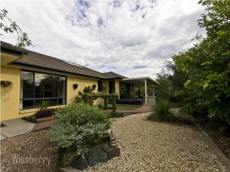 2 Bluehaven Drive, Old Bar NSW 2430