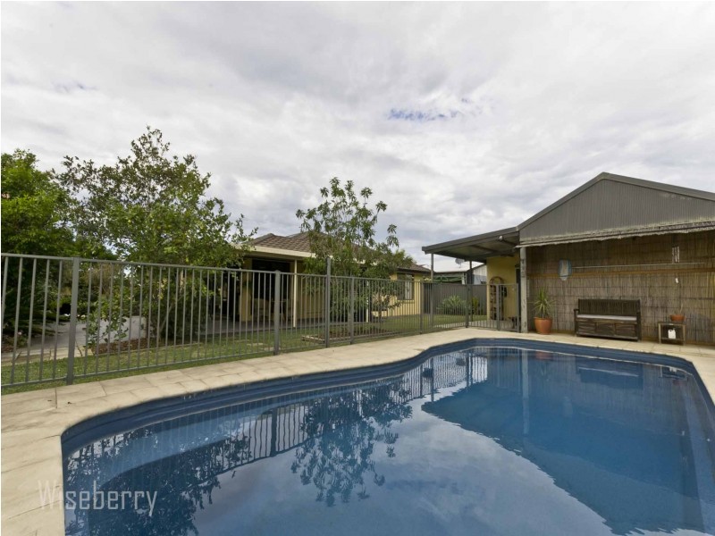 2 Bluehaven Drive, Old Bar NSW 2430