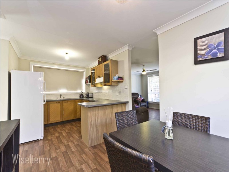 1/4 Drury Close, Old Bar NSW 2430