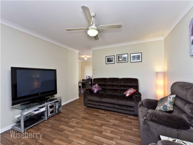 1/4 Drury Close, Old Bar NSW 2430