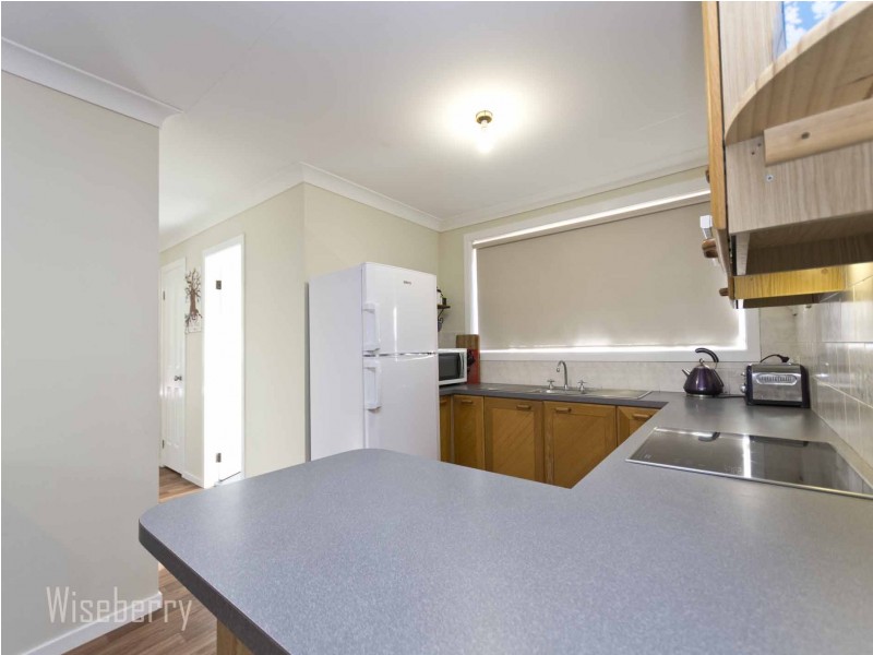 1/4 Drury Close, Old Bar NSW 2430