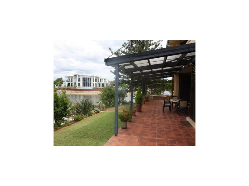 13 Beverley Crs, Broadbeach Waters QLD 4218