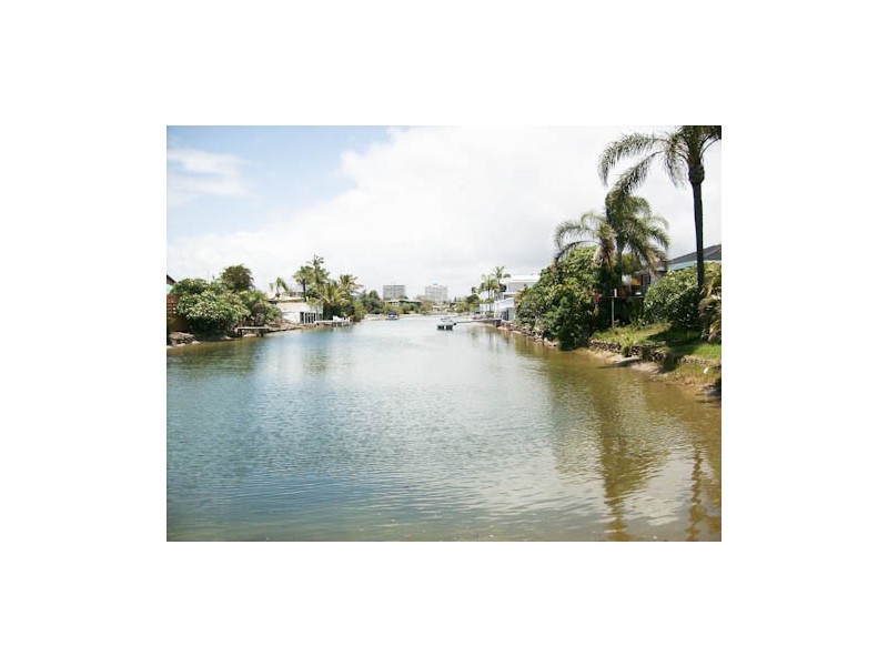 36 T E Peters Drive, Broadbeach Waters QLD 4218