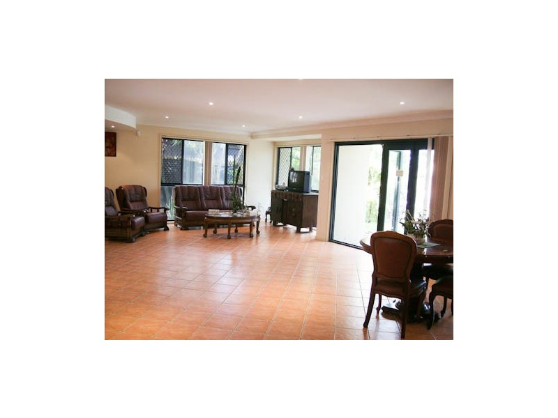 36 T E Peters Drive, Broadbeach Waters QLD 4218
