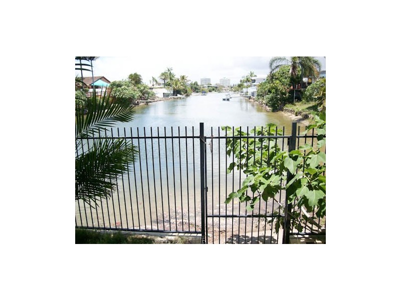 36 T E Peters Drive, Broadbeach Waters QLD 4218