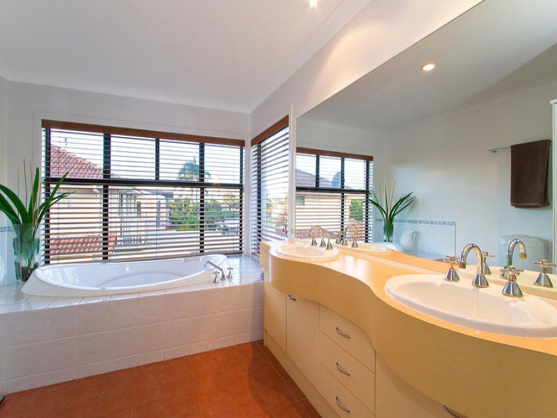 34 Sunshine Bvd, Broadbeach Waters QLD 4218