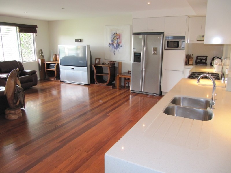 2 Bahia Court, Broadbeach Waters QLD 4218