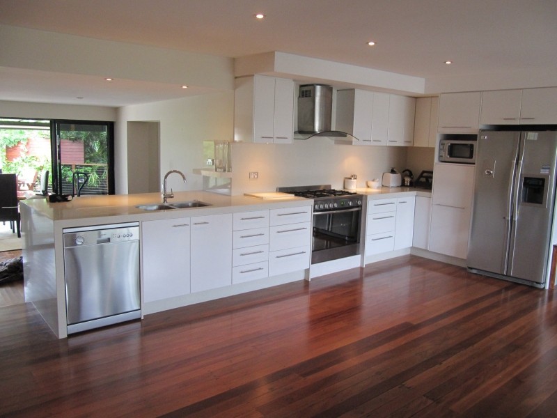 2 Bahia Court, Broadbeach Waters QLD 4218