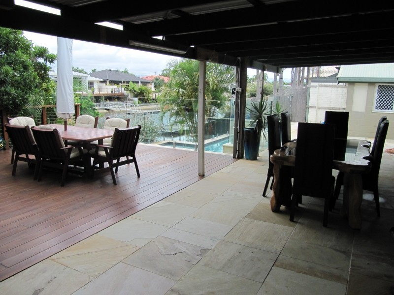 2 Bahia Court, Broadbeach Waters QLD 4218
