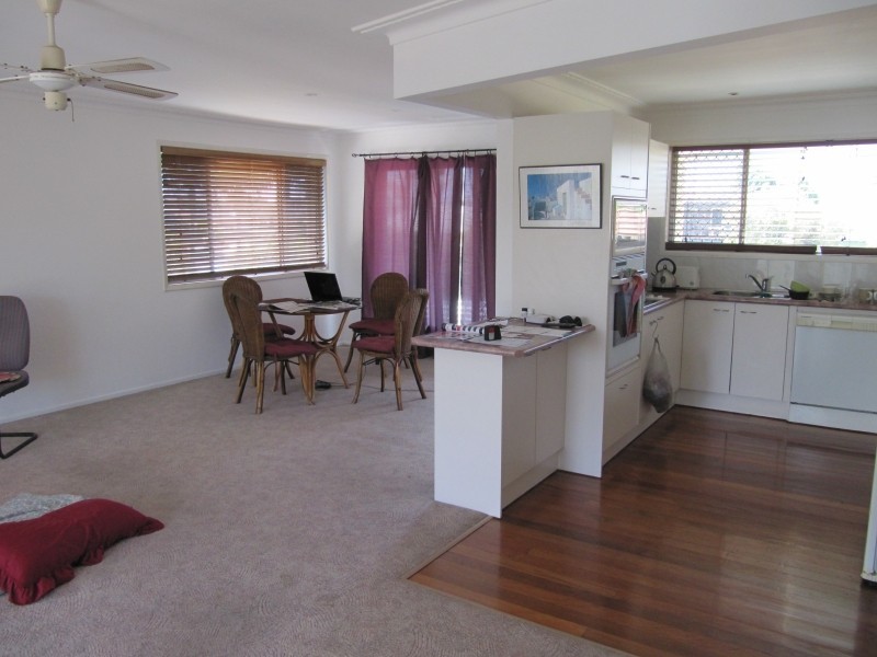 11 Poinciana Blvd, Broadbeach Waters QLD 4218