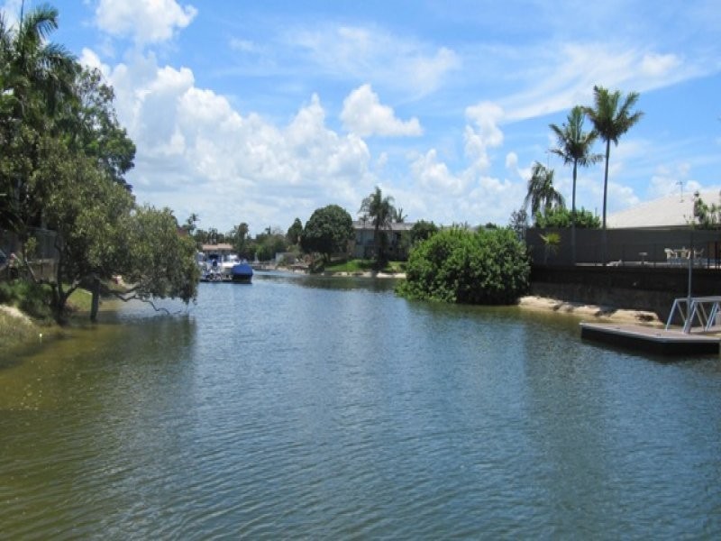 11 Poinciana Blvd, Broadbeach Waters QLD 4218
