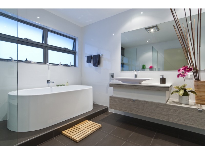 28 Tosti Street, Sorrento QLD 4217