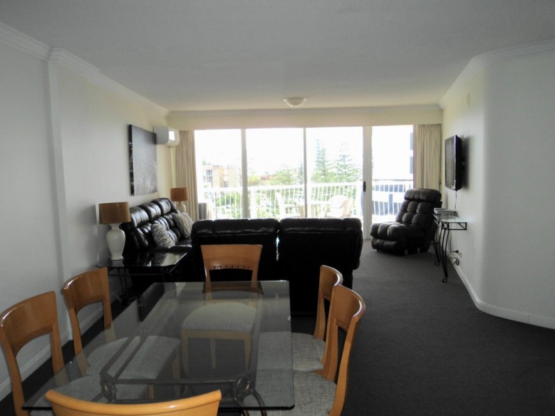 24 Queensland Avenue, Broadbeach QLD 4218